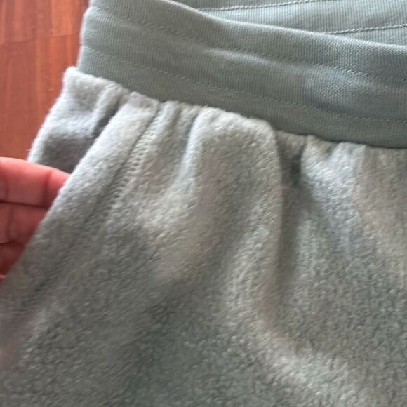 NWT Avia light green cozy Sherpa drawstring shorts size M - Picture 2 of 4